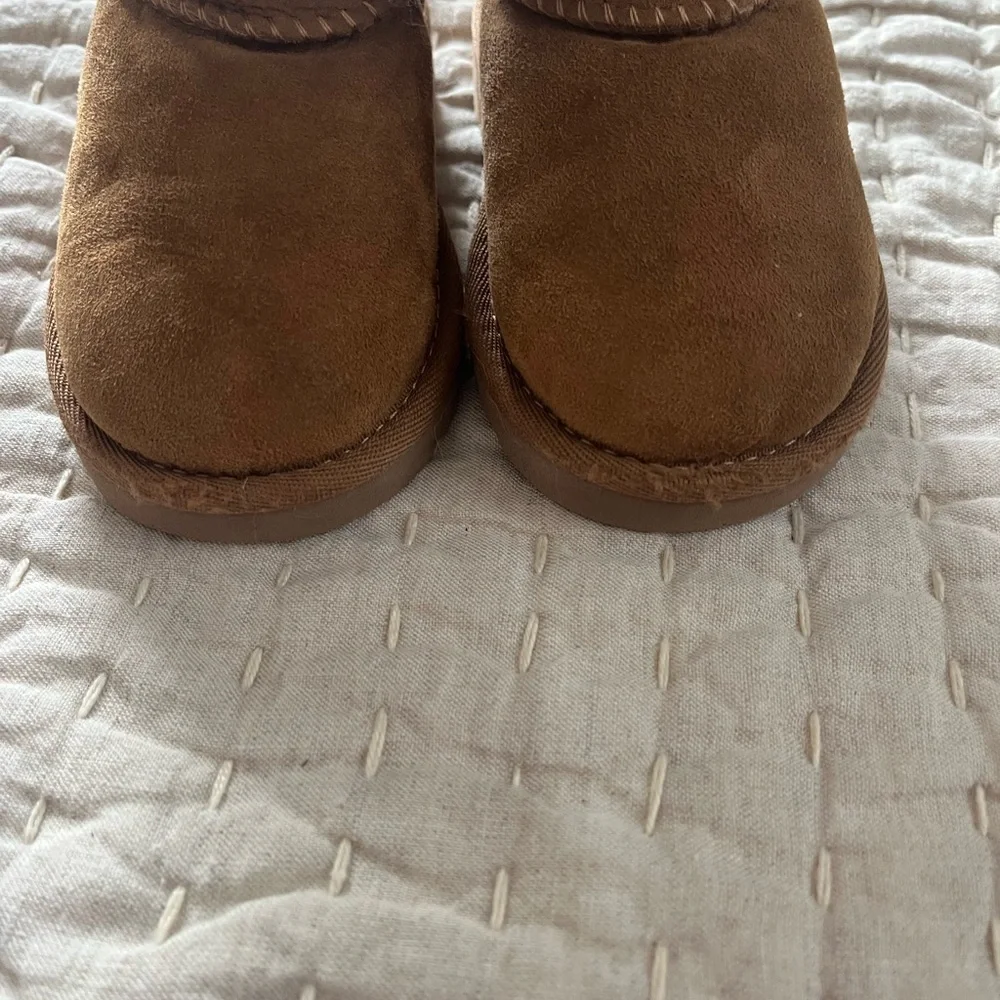 Toddler baby girl Authentic Uggs with bows - Picture 2 of 6